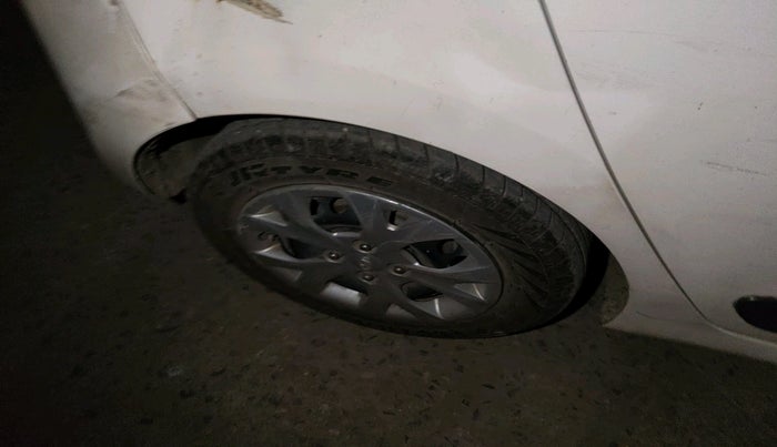 2015 Hyundai Grand i10 SPORTZ 1.2 KAPPA VTVT, Petrol, Manual, 74,302 km, tyre