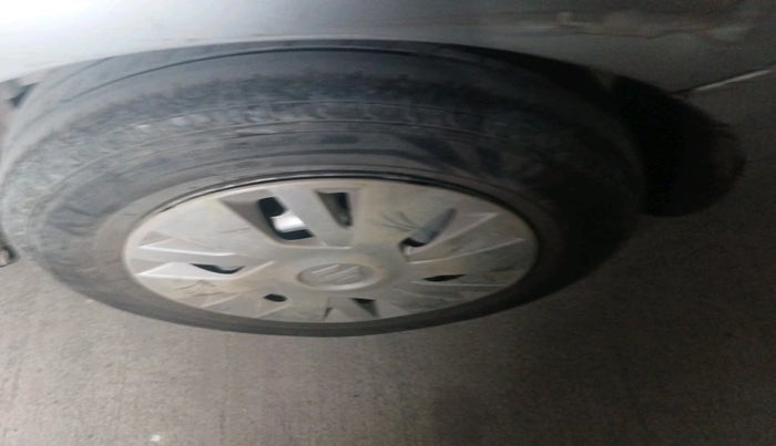 2012 Maruti Swift LXI, Petrol, Manual, 1,29,640 km, tyre