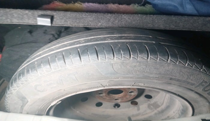 2012 Maruti Swift LXI, Petrol, Manual, 1,29,640 km, tyre