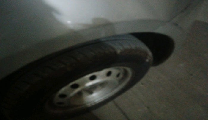 2012 Maruti Swift LXI, Petrol, Manual, 1,29,640 km, tyre