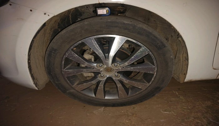 2014 Hyundai Verna FLUIDIC 1.6 CRDI SX, Diesel, Manual, 1,01,389 km, tyre