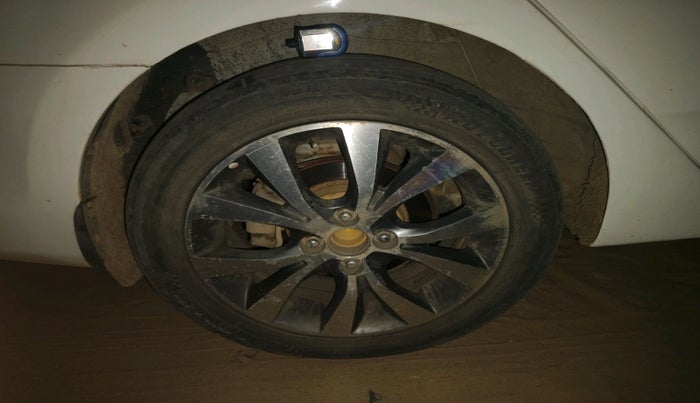 2014 Hyundai Verna FLUIDIC 1.6 CRDI SX, Diesel, Manual, 1,01,389 km, tyre