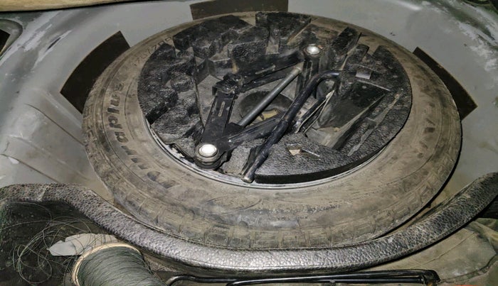 2017 Volkswagen Vento HIGHLINE 1.5 AT, Diesel, Automatic, 1,71,346 km, tyre