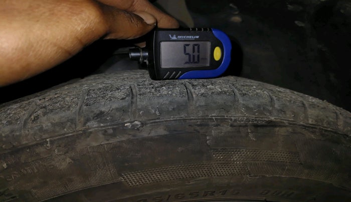 2017 Volkswagen Vento HIGHLINE 1.5 AT, Diesel, Automatic, 1,71,346 km, tyre