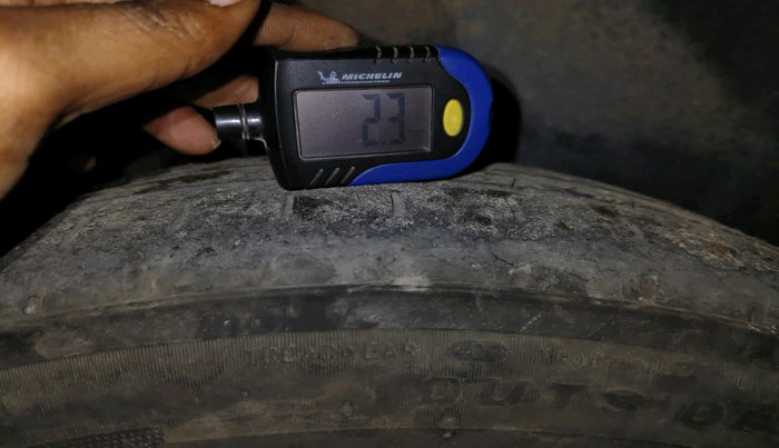 2017 Volkswagen Vento HIGHLINE 1.5 AT, Diesel, Automatic, 1,71,346 km, tyre