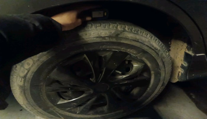 2017 Maruti Dzire LXI, Petrol, Manual, 37,800 km, tyre