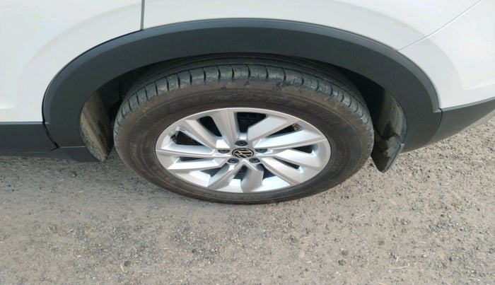 2025 Volkswagen TAIGUN HIGHLINE 1.0 TSI MT, Petrol, Manual, 6,612 km, tyre