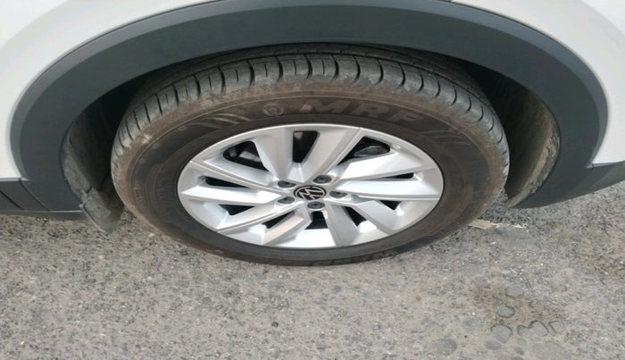 2025 Volkswagen TAIGUN HIGHLINE 1.0 TSI MT, Petrol, Manual, 6,612 km, tyre