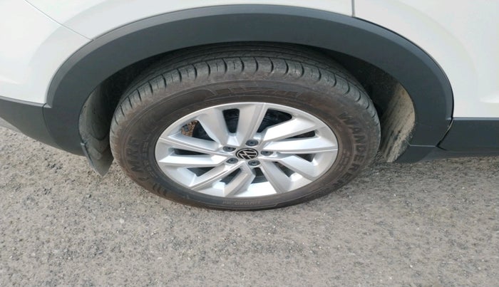 2025 Volkswagen TAIGUN HIGHLINE 1.0 TSI MT, Petrol, Manual, 6,612 km, tyre