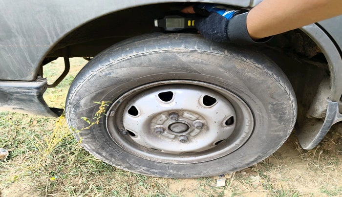 2015 Maruti Eeco 5 STR WITH A/C+HTR, Petrol, Manual, 1,74,429 km, tyre