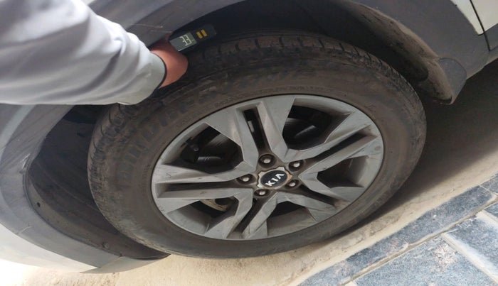 2020 KIA SELTOS HTX IVT 1.5 PETROL, Petrol, Automatic, 1,00,589 km, tyre