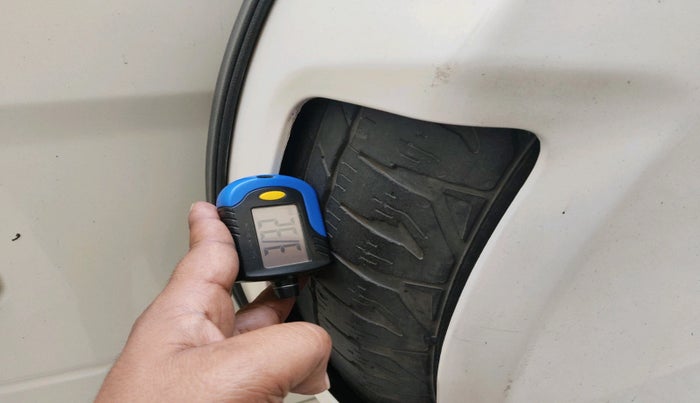 2017 Mahindra TUV300 T8, Diesel, Manual, 1,71,734 km, tyre