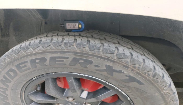 2017 Mahindra TUV300 T8, Diesel, Manual, 1,71,734 km, tyre