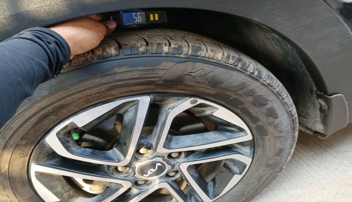 2022 KIA CARENS LUXURY PLUS 1.5 DIESEL AT 6 STR, Diesel, Automatic, 62,200 km, tyre