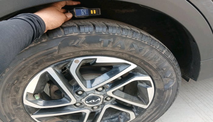 2022 KIA CARENS LUXURY PLUS 1.5 DIESEL AT 6 STR, Diesel, Automatic, 62,200 km, tyre