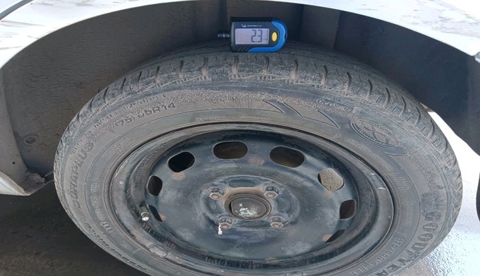 2011 Ford Figo ZXI 1.2 PETROL, Petrol, Manual, 1,46,646 km, tyre