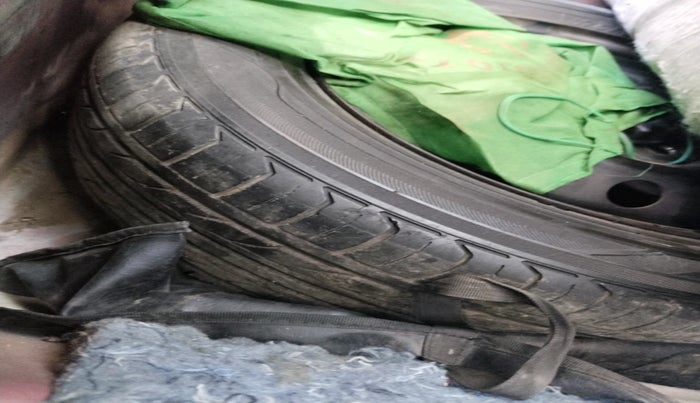 2015 Toyota Etios Liva GD, Diesel, Manual, 1,07,593 km, tyre