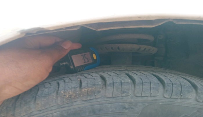 2012 Skoda Rapid ELEGANCE 1.6 TDI CR MT, Diesel, Manual, 1,40,220 km, tyre