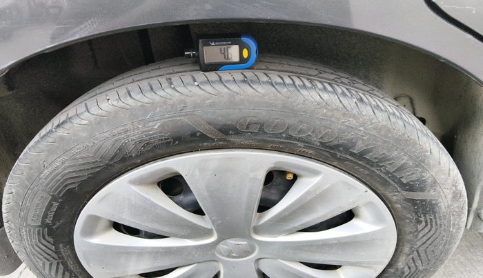 2016 Maruti Ertiga VXI, Petrol, Manual, 76,180 km, tyre