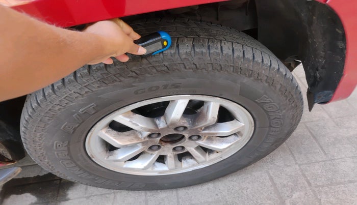 2016 Mahindra TUV300 T8, Diesel, Manual, 1,98,906 km, tyre