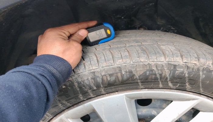 2016 Mahindra XUV500 W6, Diesel, Manual, 1,84,988 km, tyre