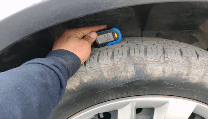 2016 Mahindra XUV500 W6, Diesel, Manual, 1,84,988 km, tyre