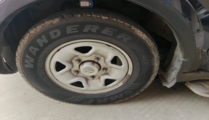 2018 Tata Hexa XM 4X2 7 STR, Diesel, Manual, 1,22,972 km, tyre