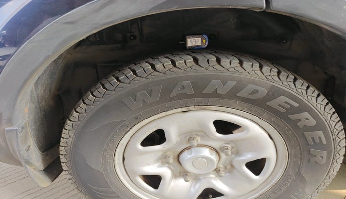 2018 Tata Hexa XM 4X2 7 STR, Diesel, Manual, 1,22,972 km, tyre