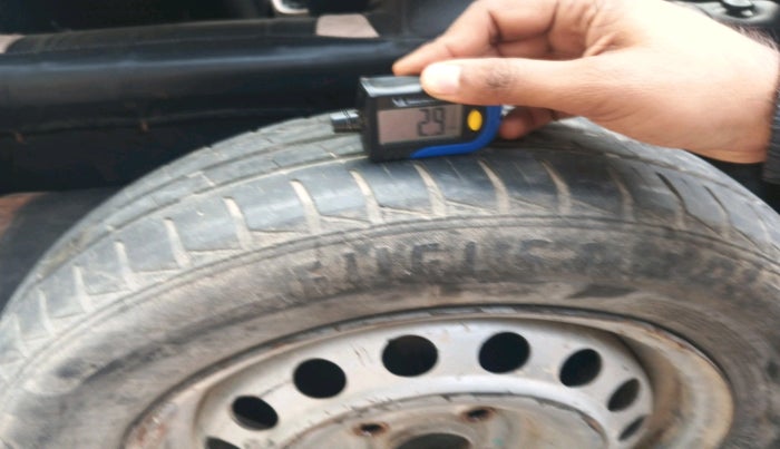 2016 Hyundai Grand i10 SPORTZ 1.2 KAPPA VTVT, CNG, Manual, 1,07,868 km, tyre