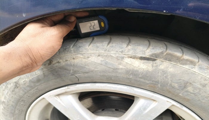 2013 Volkswagen Vento HIGHLINE 1.6 MPI, Petrol, Manual, 1,48,543 km, tyre