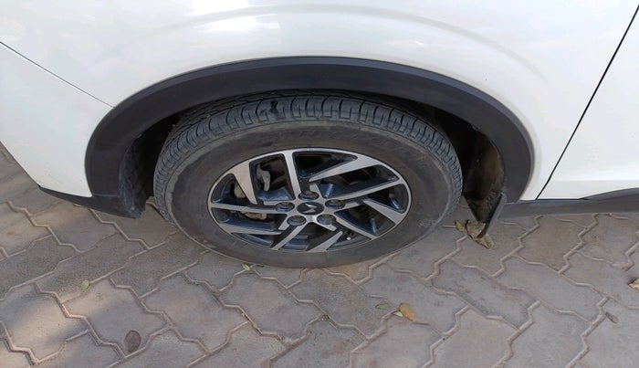 2023 Mahindra XUV300 W8 (O) 1.5 DIESEL AMT, Diesel, Automatic, 89,356 km, tyre