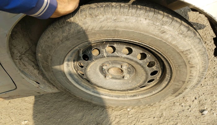 2016 Maruti Swift Dzire VDI, Diesel, Manual, 1,74,392 km, tyre