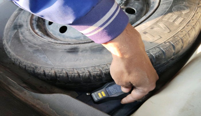 2016 Maruti Swift Dzire VDI, Diesel, Manual, 1,74,392 km, tyre