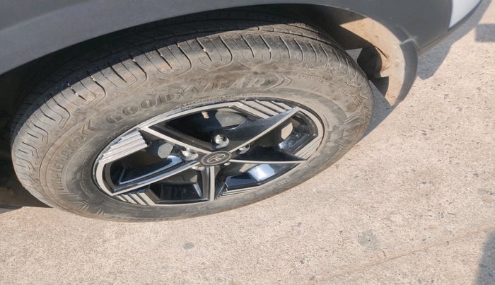 2025 Tata NEXON CREATIVE PLUS S 1.5 REVOTORQ 6 AMT, Diesel, Automatic, 18,324 km, tyre