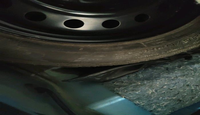 2011 Toyota Etios Liva V, Petrol, Manual, 59,824 km, tyre