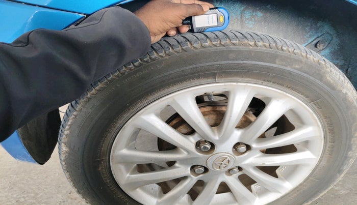 2011 Toyota Etios Liva V, Petrol, Manual, 59,824 km, tyre