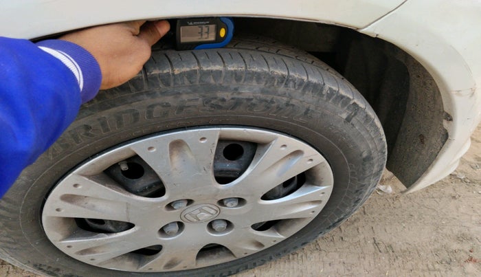 2015 Honda Amaze 1.2L I-VTEC S, CNG, Manual, 1,11,536 km, tyre