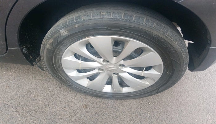 2016 Maruti Baleno DELTA DIESEL 1.3, Diesel, Manual, 1,06,629 km, tyre