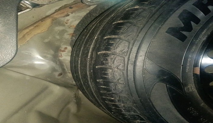 2016 Maruti Baleno DELTA DIESEL 1.3, Diesel, Manual, 1,06,629 km, tyre