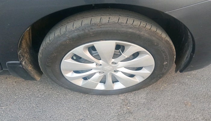 2016 Maruti Baleno DELTA DIESEL 1.3, Diesel, Manual, 1,06,629 km, tyre