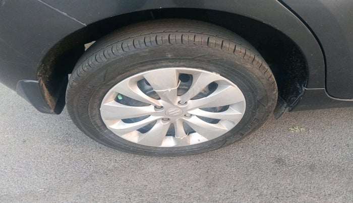 2016 Maruti Baleno DELTA DIESEL 1.3, Diesel, Manual, 1,06,629 km, tyre