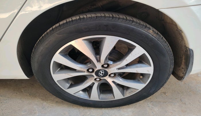 2015 Hyundai Verna FLUIDIC 1.6 CRDI S(O) 4S, Diesel, Manual, 1,06,785 km, tyre