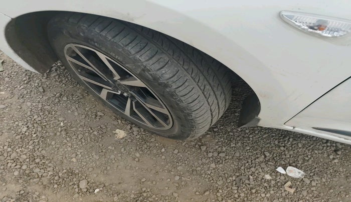 2017 Hyundai Elite i20 MAGNA EXECUTIVE 1.2, Petrol, Manual, 64,522 km, tyre