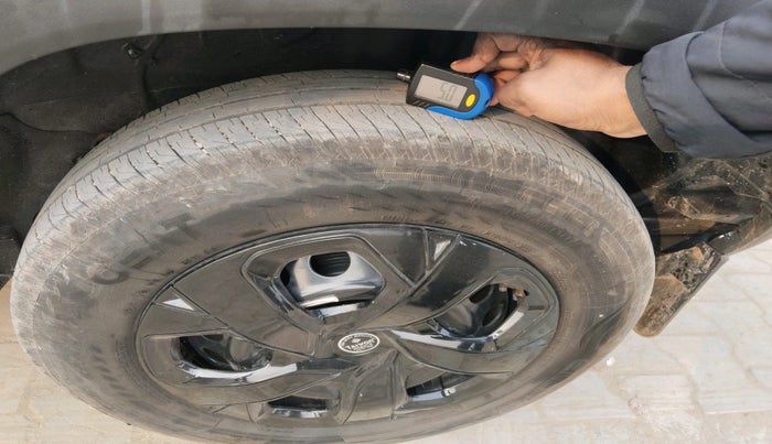 2025 Tata PUNCH Adventure Plus (S) AMT, Petrol, Automatic, 10,940 km, tyre