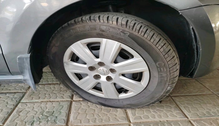 2011 Volkswagen Polo COMFORTLINE 1.2L PETROL, Petrol, Manual, 78,755 km, tyre