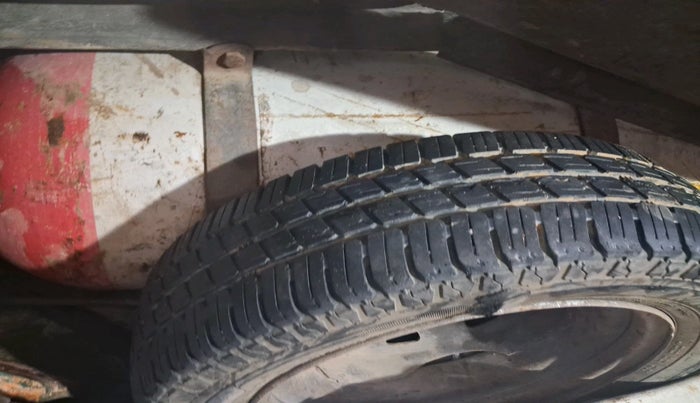 2011 Maruti Wagon R 1.0 VXI, Petrol, Manual, 1,99,727 km, tyre