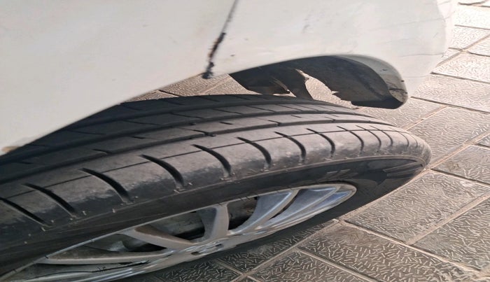 2011 Maruti Wagon R 1.0 VXI, Petrol, Manual, 1,99,727 km, tyre