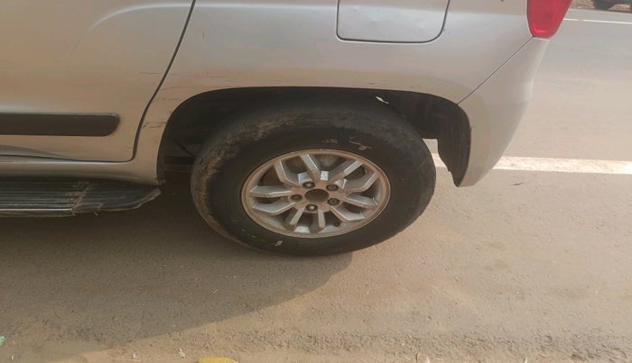 2016 Mahindra TUV300 T8, Diesel, Manual, 2,10,417 km, tyre