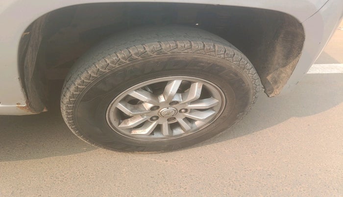 2016 Mahindra TUV300 T8, Diesel, Manual, 2,10,417 km, tyre