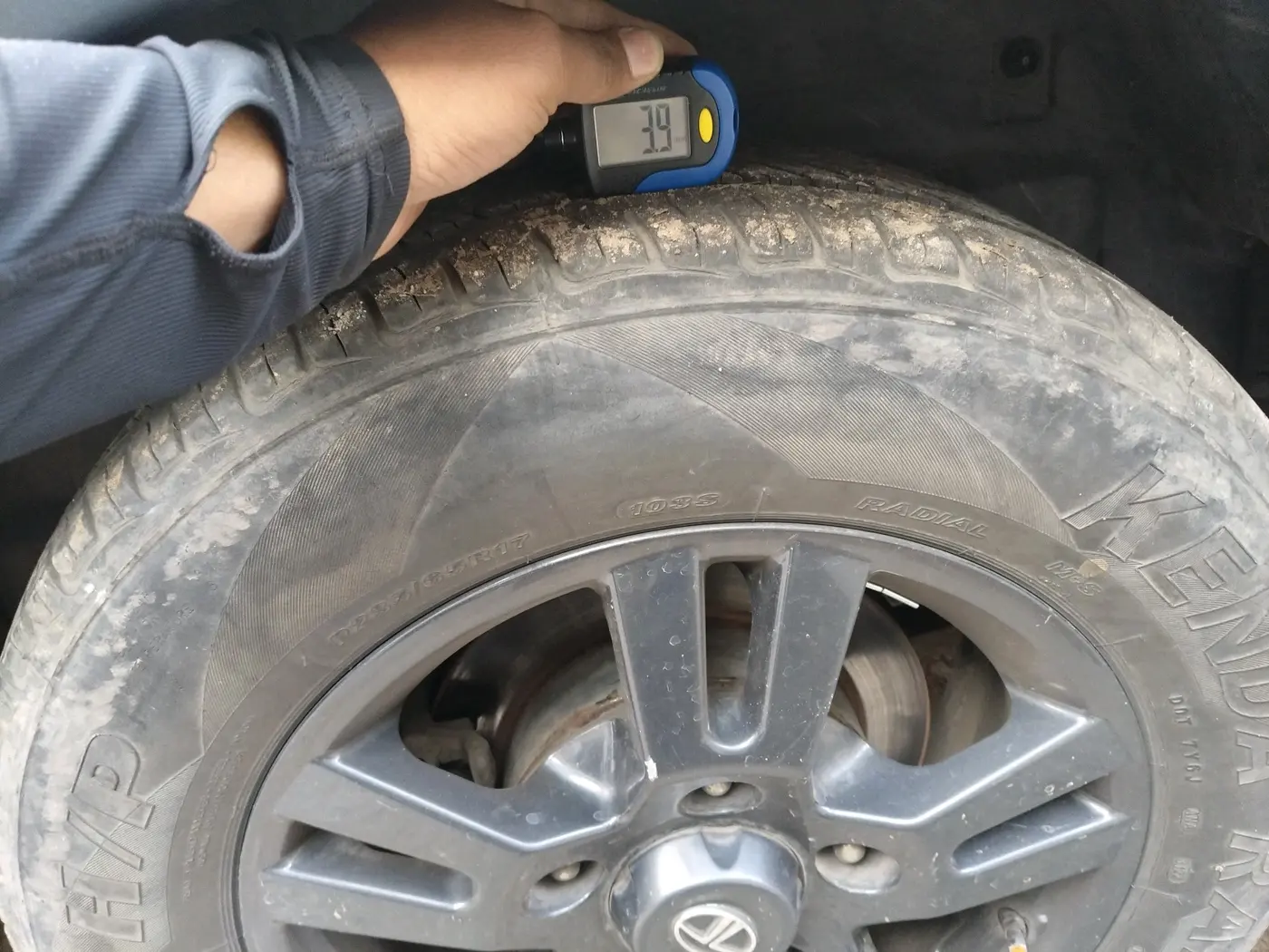 2019 Tata Hexa XTA 4X2 7 STR, Diesel, Automatic, 93,545 km, tyre